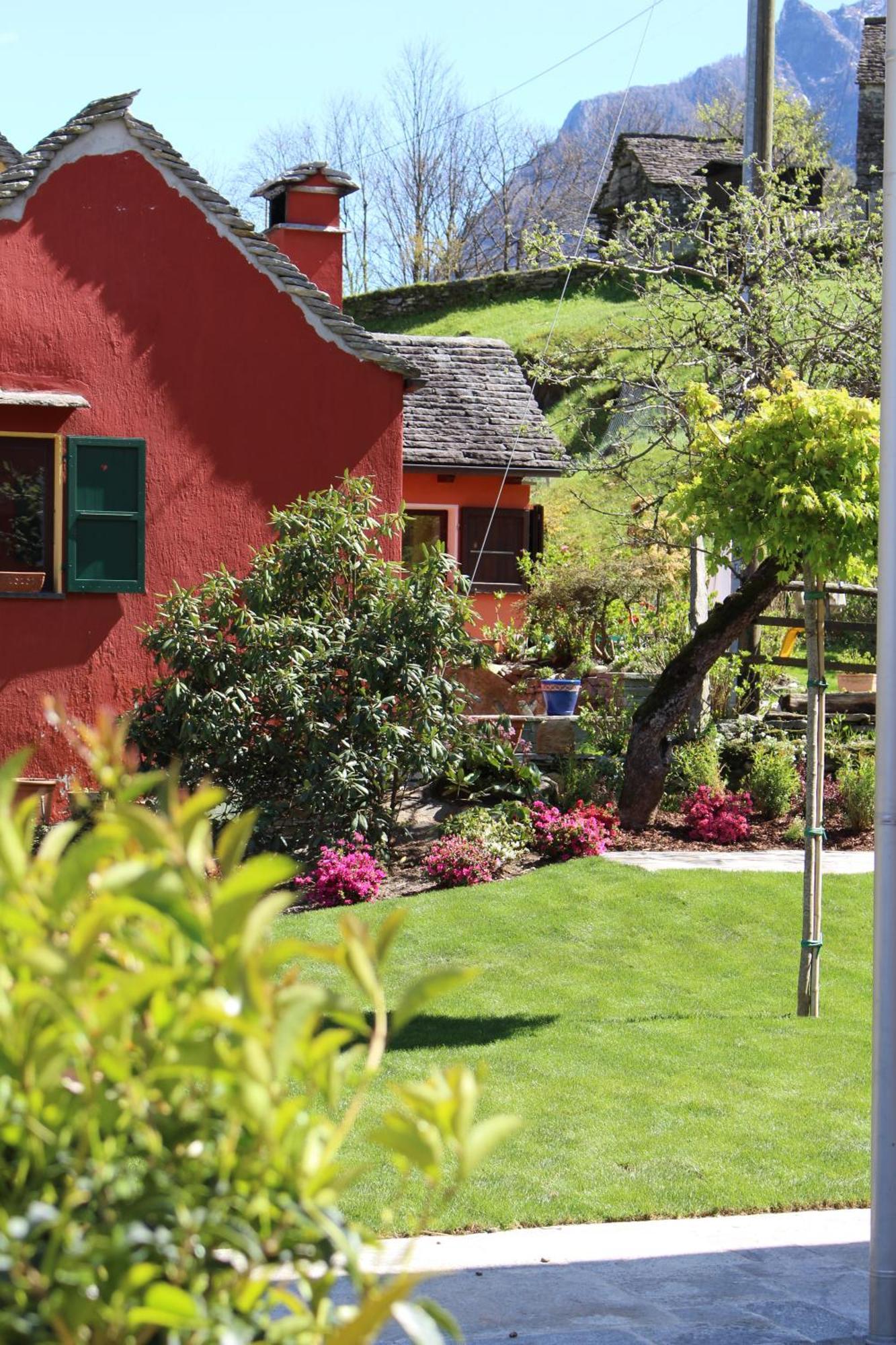 Myverzasca Resort Casa Rossa Brione  エクステリア 写真