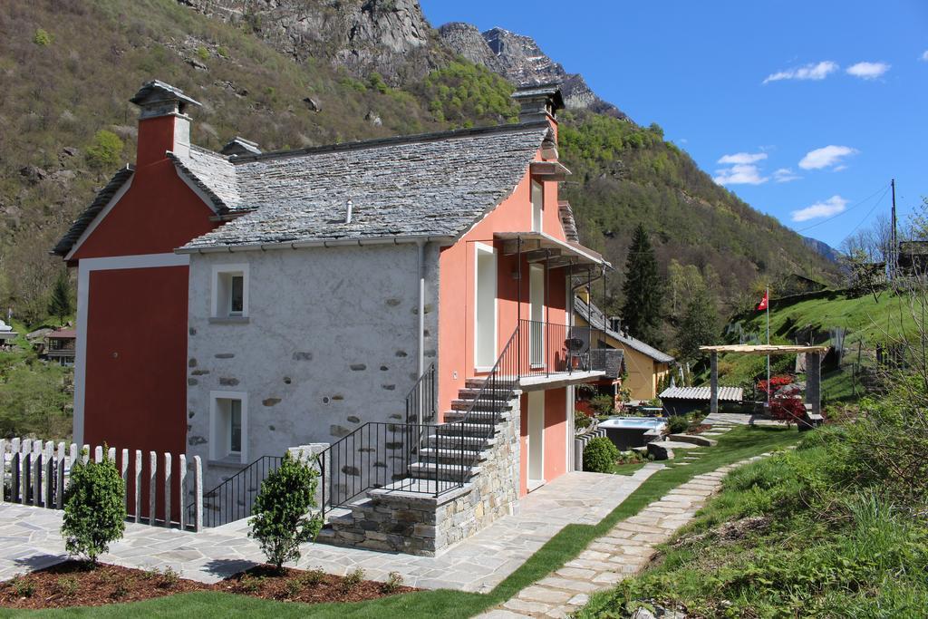 Myverzasca Resort Casa Rossa Brione  エクステリア 写真