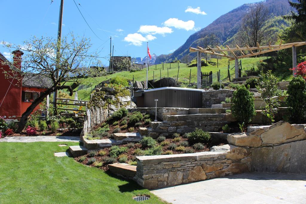 Myverzasca Resort Casa Rossa Brione  エクステリア 写真
